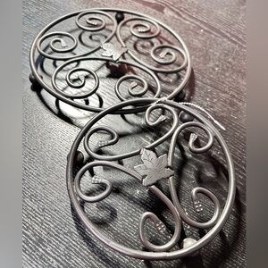 Longaberger ~ Wrought Iron Trivets Set of 2 ~ Maple Leaf Pattern 6” and 8”